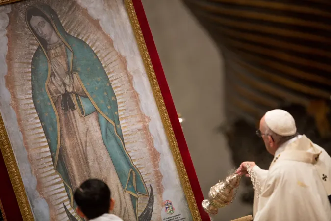 Papa Francesco celebra la Messa per la Madonna di Guadalupe | Papa Francesco durante la celebrazione in Basilica Vaticana per la Festa di Nostra Signora di Guadalupe, 12 dicembre 2017 | Daniel Ibanez / ACI Group