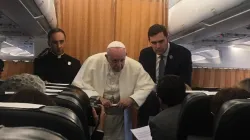 Papa Francesco durante la conferenza stampa in aereo del 7 maggio 2019 / AG / ACI Group