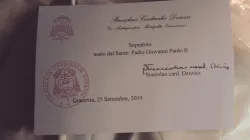 Il soprabito di Giovanni Paolo II, donato ed autenticato dal Cardinale Dziwisz all'Associazione Culturale San Pietro alla Ienca / Associazione Culturale San Pietro alla Ienca