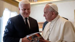 Il primo ministro Markovic con Papa Francesco, Palazzo Apostolico Vaticano, 14 dicembre 2019  / © EWTN-CNA Photo/Daniel Ibáñez/Vatican Pool