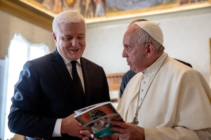 Papa Francesco  con Markovic | Il primo ministro Markovic con Papa Francesco, Palazzo Apostolico Vaticano, 14 dicembre 2019  | © EWTN-CNA Photo/Daniel Ibáñez/Vatican Pool