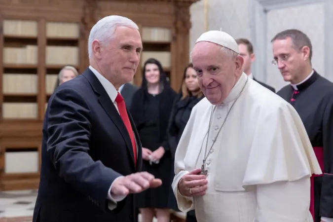 Vicepresidente Pence e Papa Francesco | Il vicepresidente Pence e Papa Francesco, Palazzo Apostolico Vaticano, 24 gennaio 2020 | © CNA-EWTN News Photo/Daniel Ibáñez/Vatican Pool