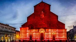 Ecco come sarà San Petronio illuminata di rosso a Bologna / ACS Italia