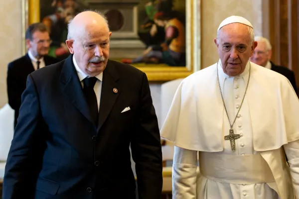 Il Gran Maestro Giacomo Dalla Torre in udienza da Papa Francesco il 28 giugno 2019 / ©️EWTN Photo/Daniel Ibáñez/Vatican Pool