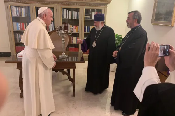 Papa Francesco accoglie il Catholicos Karekin II, accompagnato dall'arcivescovo Khajag Barsamian, 27 settembre 2020 / Chiesa Apostolica Armena 