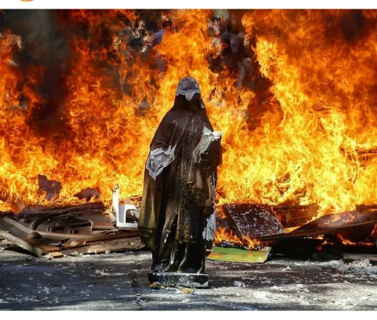 Chiesa a fuoco in Cile | Una immagine dell'interno di una delle chiese bruciate in Cile lo scorso 18 ottobre  | PD