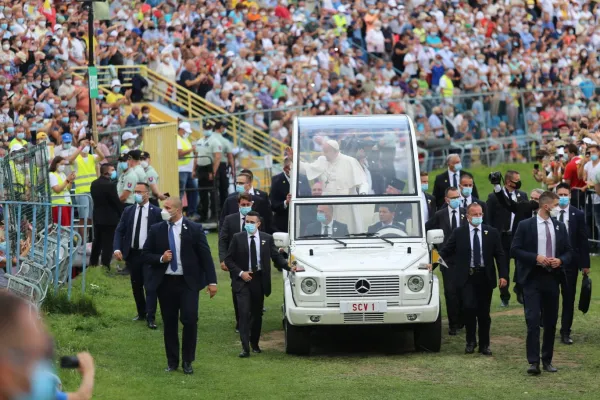 Papa Francesco nello stadio Lokomotiva di Kosice, all'incontro con i giovani, 14 settembre 2021 / AG / ACI Group