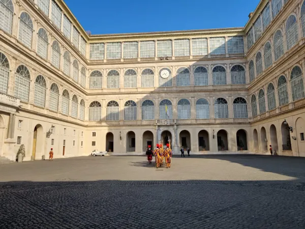 Cortile San Damaso | Il cortile San Damaso in Vaticano, su cui si affaccia il Palazzo Apostolico, sede della Segreteria di Stato | AG / ACI Group