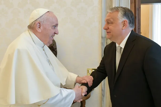 Papa Francesco, Orban | Papa Francesco con il primo ministro ungherese Viktor Orban, Palazzo Apostolico Vaticano, 21 aprile 2022 | Vatican Media / ACI Group