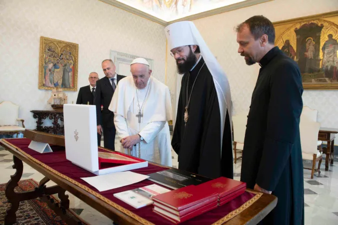 Papa Francesco, metropolita Antonij | Papa Francesco e il metropolita Antonio durante l'incontro del 5 agosto 2022 nel Palazzo Apostolico Vaticano | Vatican Media / ACI Group