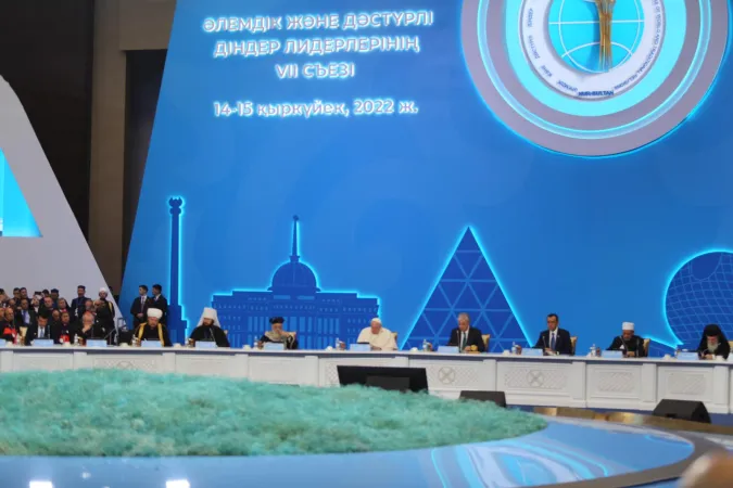 Papa Francesco in Kazakhstan | L'apertura del Congresso dei Leader del Mondo e Religioni Tradizionali, Palazzo dell'Indipendenza, Nur Sultan, Kazakhstan, 14 settembre 2022 | Rudolf Gehrig / ACI Group