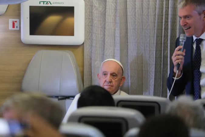 Papa Francesco | Papa Francesco durante la conferenza stampa in aereo di ritorno dal Kazakhstan, volo papale, 15 settembre 2022 | Rudolf Gehrig / ACI Group