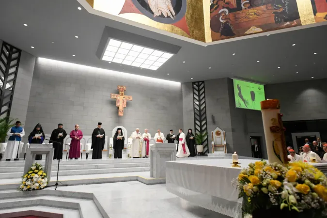 Papa Francesco all' incontro ecumenico in Bahrein |  | Vatican Media 