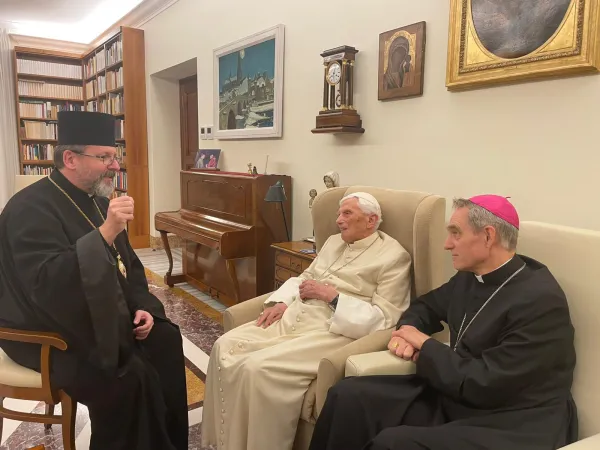 Benedetto XVI, Shevchuk | Benedetto XVI riceve nel Monastero Mater Ecclesiae Sua Beatitudine Sviatoslav Shevchuk. Nella foto, anche l'arcivescovo Georg Gaenswein, segretario particolare del Papa emerito, 9 novembre 2022
 | Arcivescovado maggiore Chiesa Greco Cattolica Ucraina