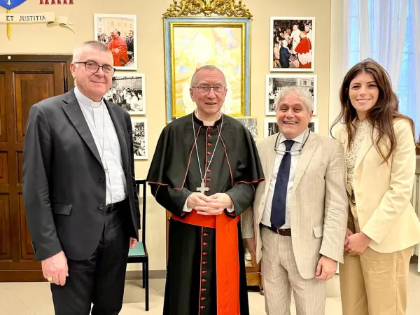 Convegno Piacenza | Da sinistra a destra: il vescovo di Piacenza - Bobbio Adriano Cevolotto, il Cardinale Pietro Parolin, il professor Giuseppe Chizzoniti, la dottoressa Giulia Mazzoni | per gentile concessione