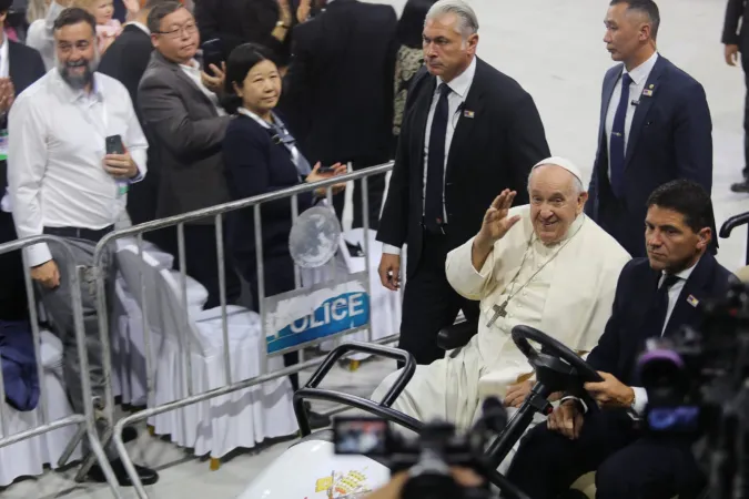 Papa Francesco in Mongolia | Papa Francesco arriva alla Steppe Arena, Ulaanbatar, 3 settembre 2023 | AG / ACI Group