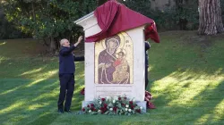 Il mosaico della Madre di Dio d'Iveron nei Giardini Vaticani, in via del Mosaico / Ambasciata di Georgia presso la Santa Sede