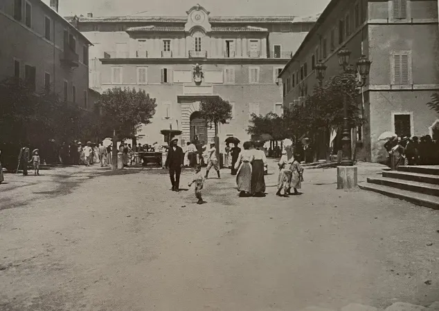 Il Palazzo Apostolico di Castelgandofo ad inizio del '900 |  | Vaticano Minore ed Neri Pozza