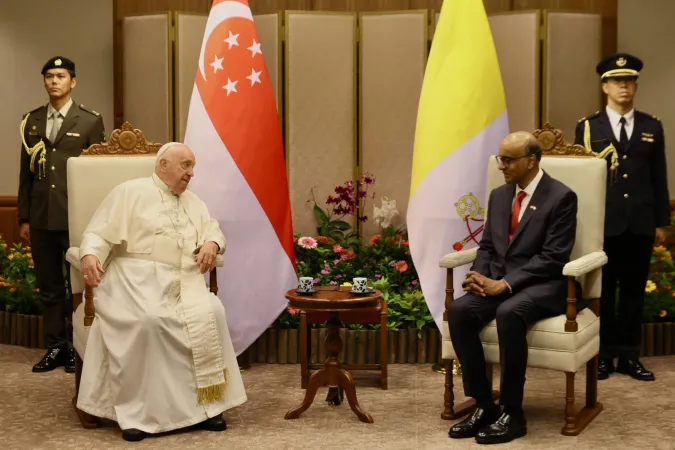 Papa Francesco, presidente di Singapore | Papa Francesco e il presidente di Singapore Tharman Shanmugaratnam, Singapore, 12 settembre 2024 | Daniel Ibáñez/EWTN/Vatican Pool