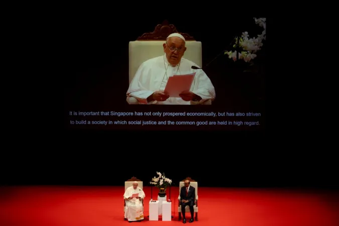 Papa Francesco, presidente Singapore | Papa Francesco durante l'incontro con autorità civili e corpo diplomatico, Singapore, NUS Cultural Center 12 settembre 2024 | Daniel Ibáñez/EWTN/Vatican Pool