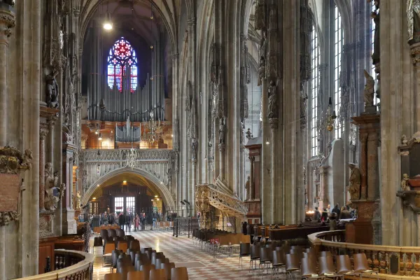 L'interno della cattedrale di Santo Stefano a Vienna / Wikimedia Commons