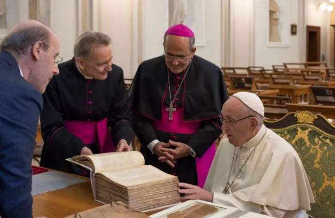 Un momento della vista del Papa alla Bav |  | pd