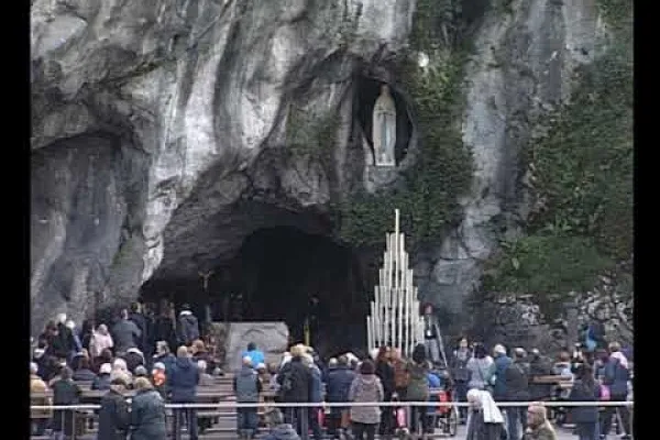 La grotta di Massabielle, dove la Vergine Immacolata Concezione apparve a Bernadette Soubirous nel 1858 / Santuario di Lourdes